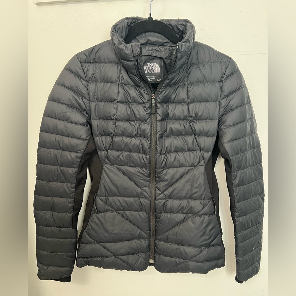 The North Face Women's Black Puffer Jacket - Picture 1 of 5